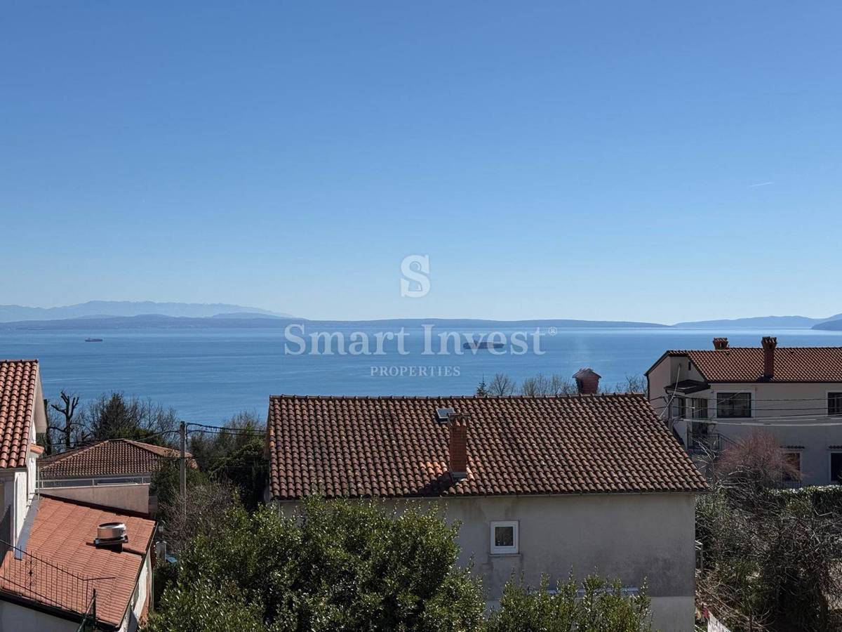 OPATIJA, Moderna vrstna hiša z bazenom in pogledom na morje, prodamo