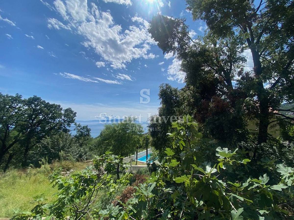 OPATIJA, Dvojček za obnovo na lepi lokaciji prodamo