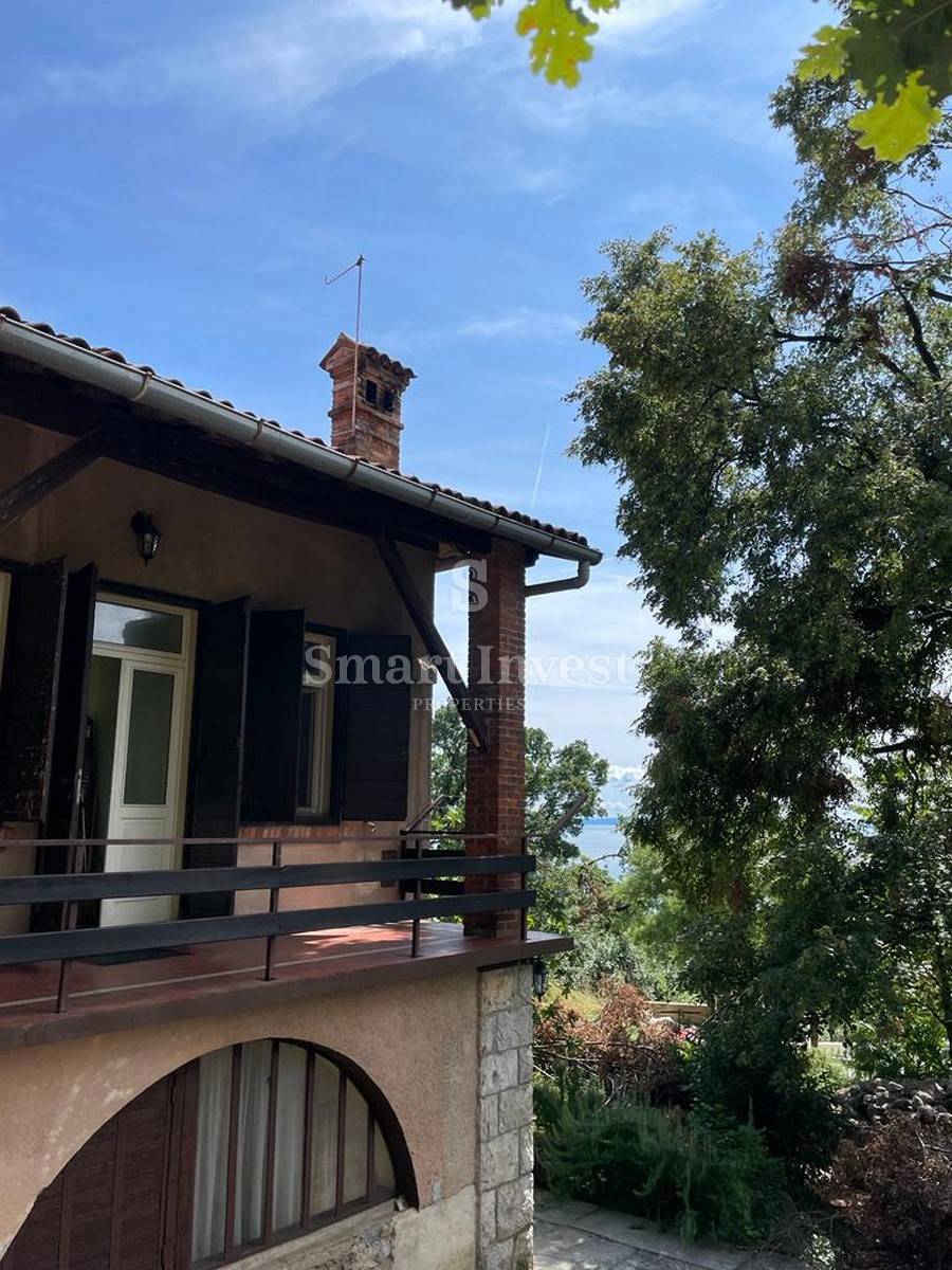 OPATIJA, Dvojček za obnovo na lepi lokaciji prodamo