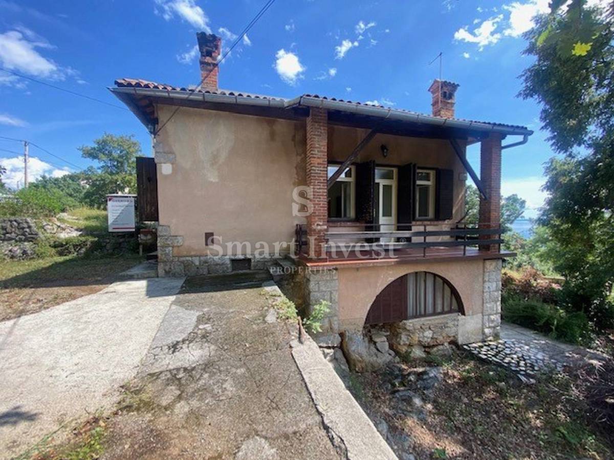 OPATIJA, Dvojček za obnovo na lepi lokaciji prodamo