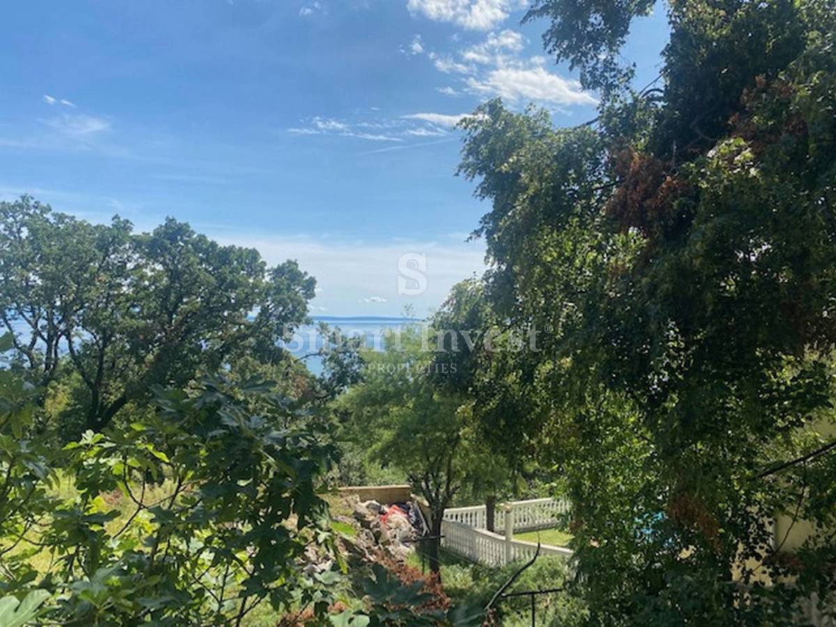 OPATIJA, Dvojček za obnovo na lepi lokaciji prodamo