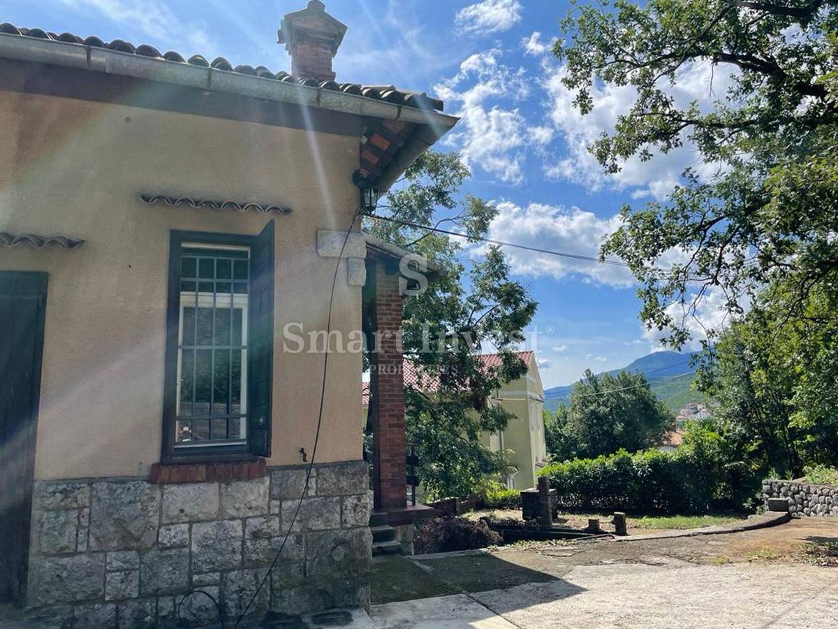 OPATIJA, Dvojček za obnovo na lepi lokaciji prodamo