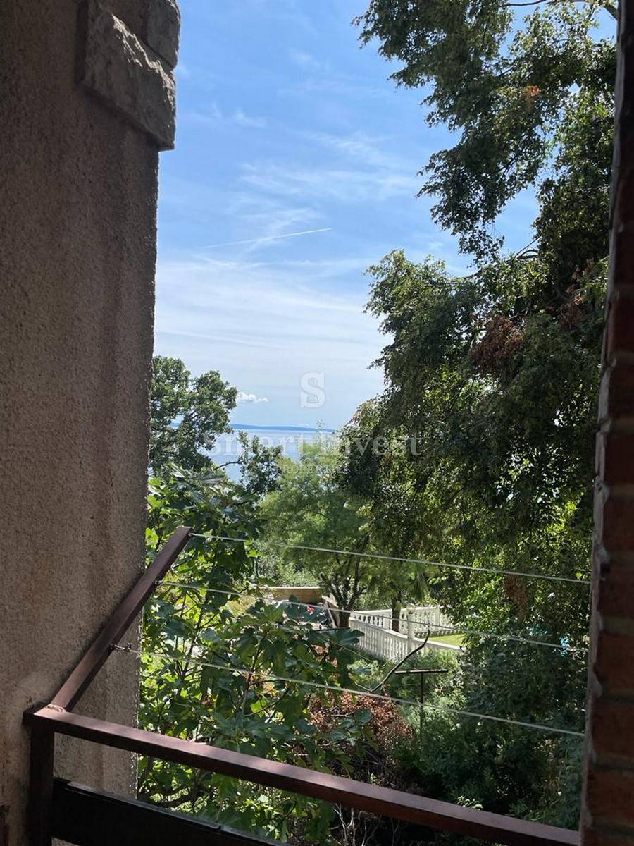 OPATIJA, Dvojček za obnovo na lepi lokaciji prodamo