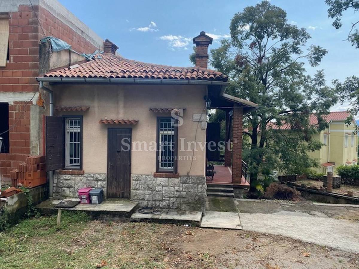 OPATIJA, Dvojček za obnovo na lepi lokaciji prodamo