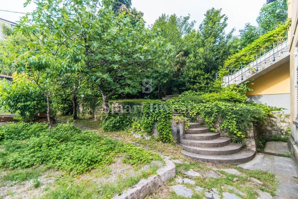 OPATIJA - CENTER, stanovanje z vrtom v zgodovinski vili, 100 m od morja