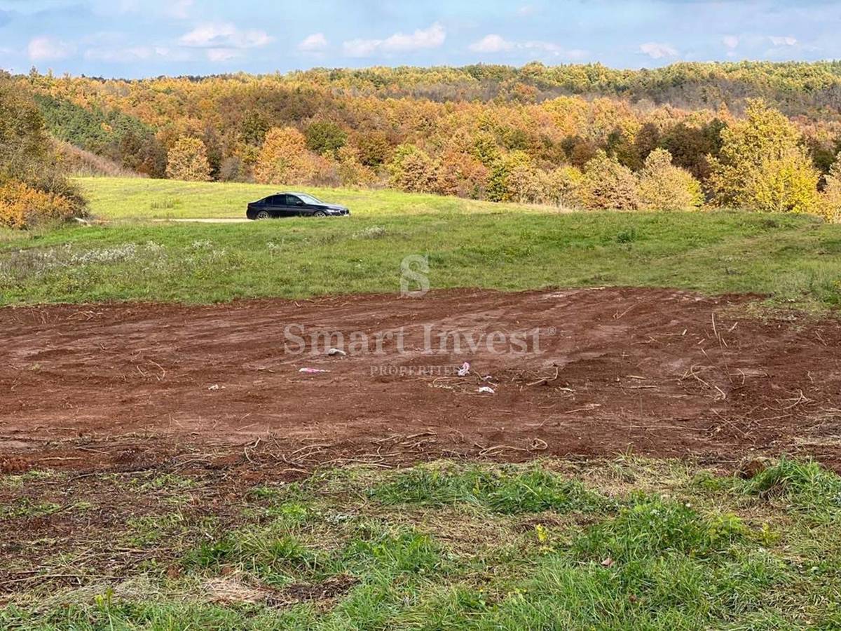 BATLUG - GRAČIŠĆE, zemljišče 1665 m2 z gradbenim dovoljenjem