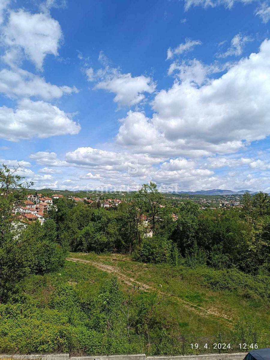 OPATIJA - POBRI, 4-sobno stanovanje s parkiriščem na mirni lokaciji