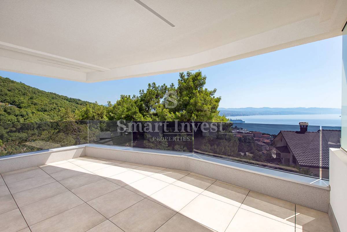 OPATIJA, luksuzno stanovanje s pogledom na morje in skupnim bazenom