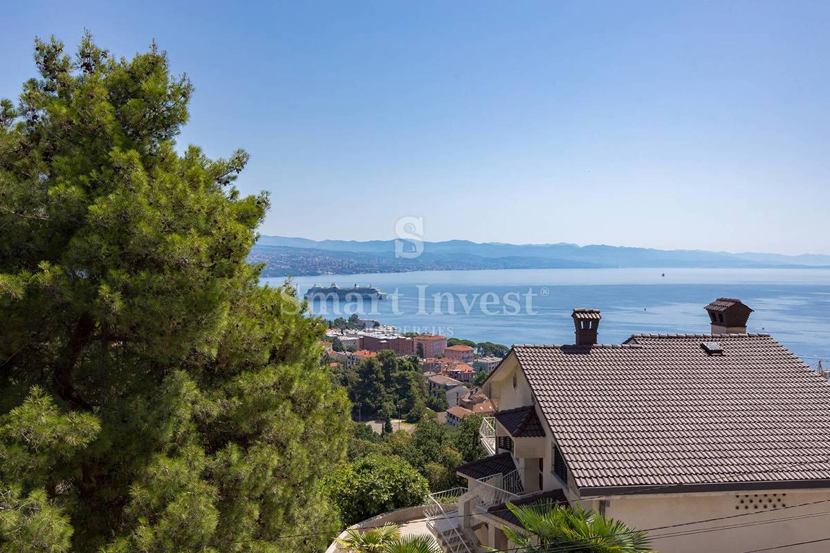 OPATIJA, luksuzno stanovanje s pogledom na morje in skupnim bazenom