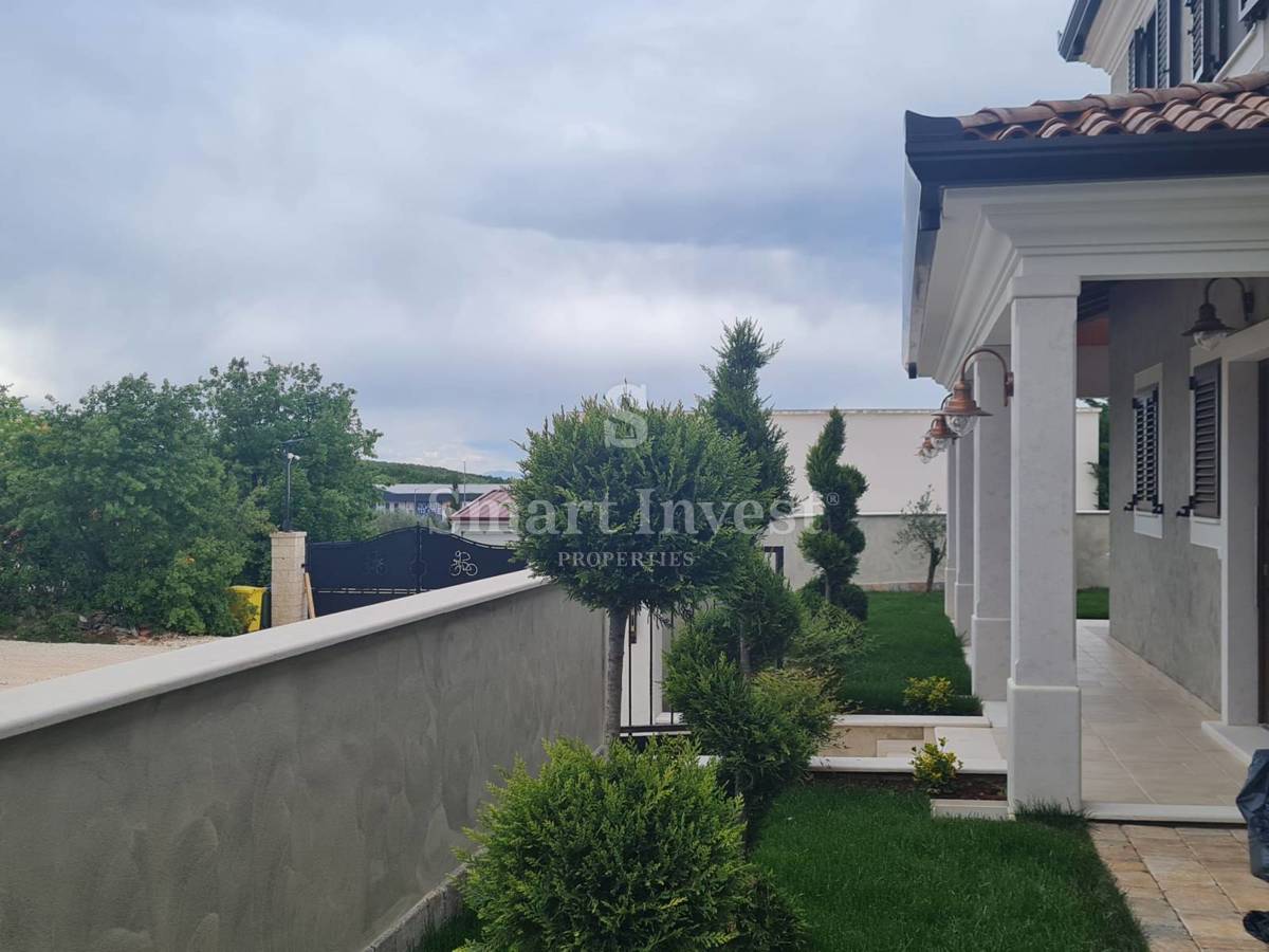 ISTRA - BUJE, nova vila z bazenom v bližini slovenske meje