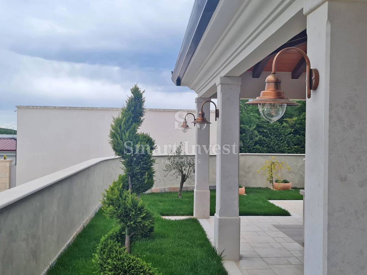 ISTRA - BUJE, nova vila z bazenom v bližini slovenske meje