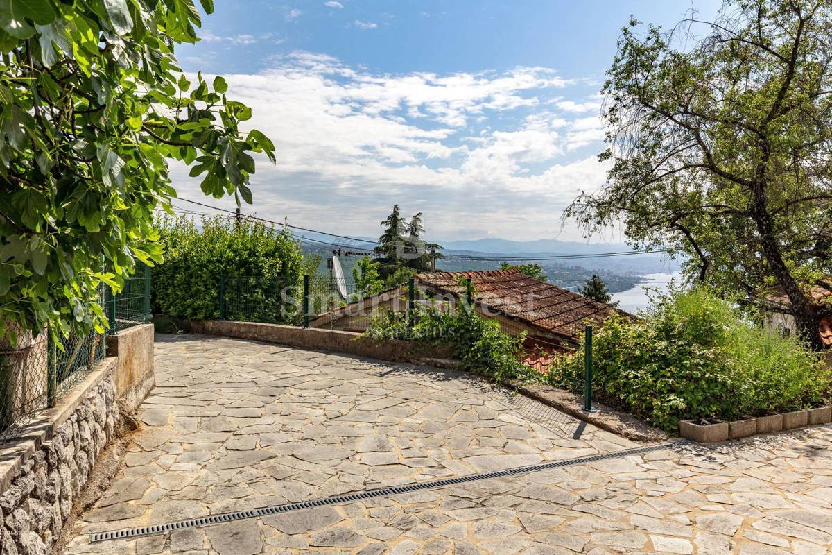 OPATIJA - POBRI, 4-sobno stanovanje s pogledom na morje