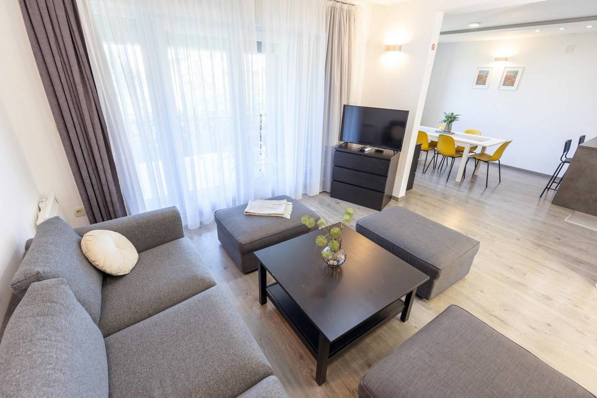 OPATIJA - POBRI, 4-sobno stanovanje s pogledom na morje