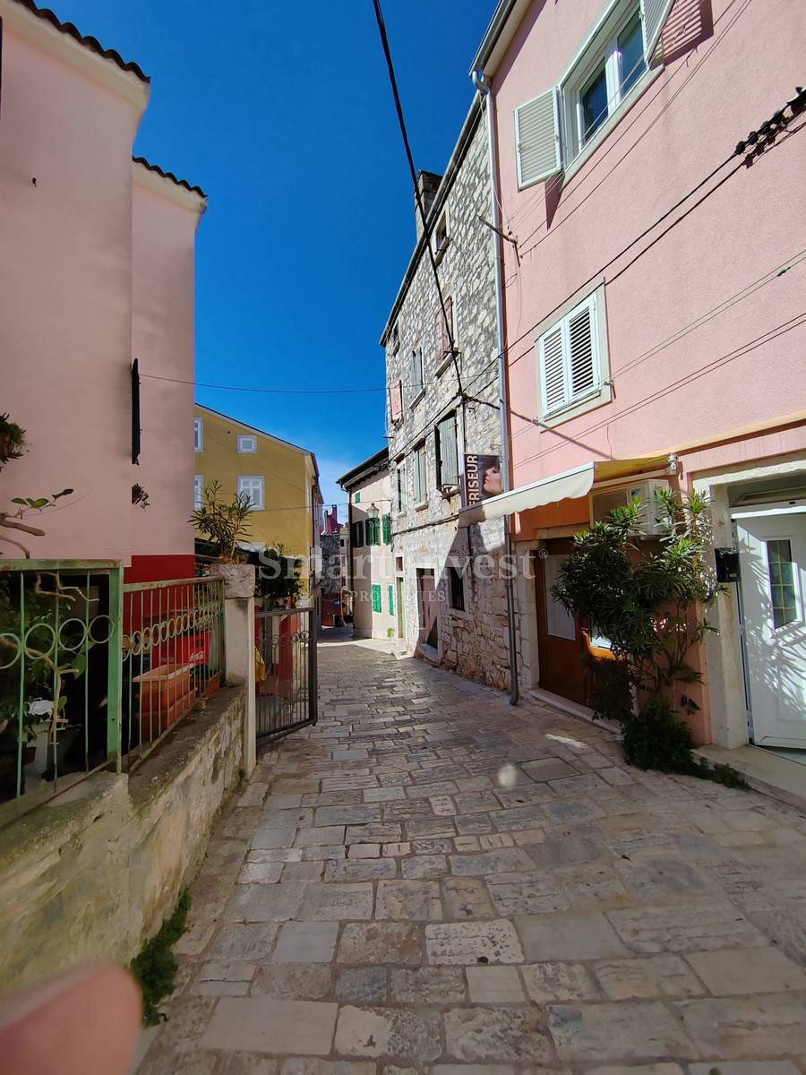 ROVINJ, prodamo dve garsonjeri