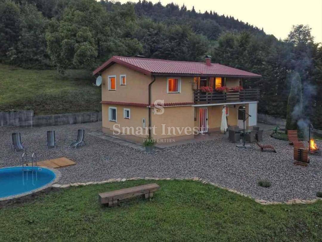GORSKI KOTAR - VRBOVSKO, hiša z bazenom in zemljiščem 6200 m2