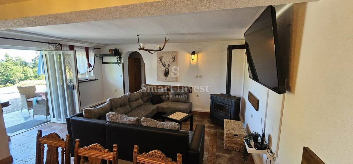 GORSKI KOTAR - VRBOVSKO, hiša z bazenom in zemljiščem 6200 m2