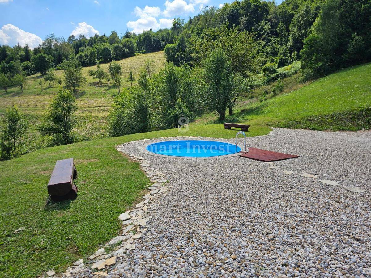 GORSKI KOTAR - VRBOVSKO, hiša z bazenom in zemljiščem 6200 m2