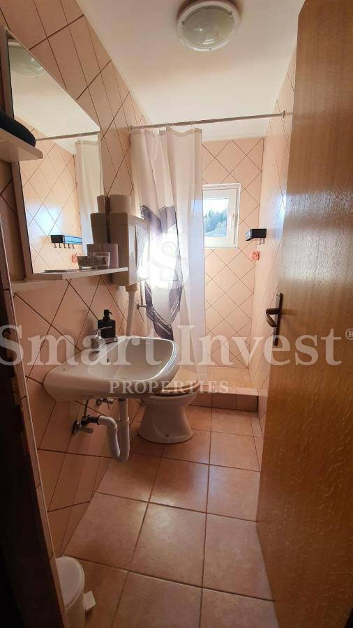GORSKI KOTAR - VRBOVSKO, hiša z bazenom in zemljiščem 6200 m2