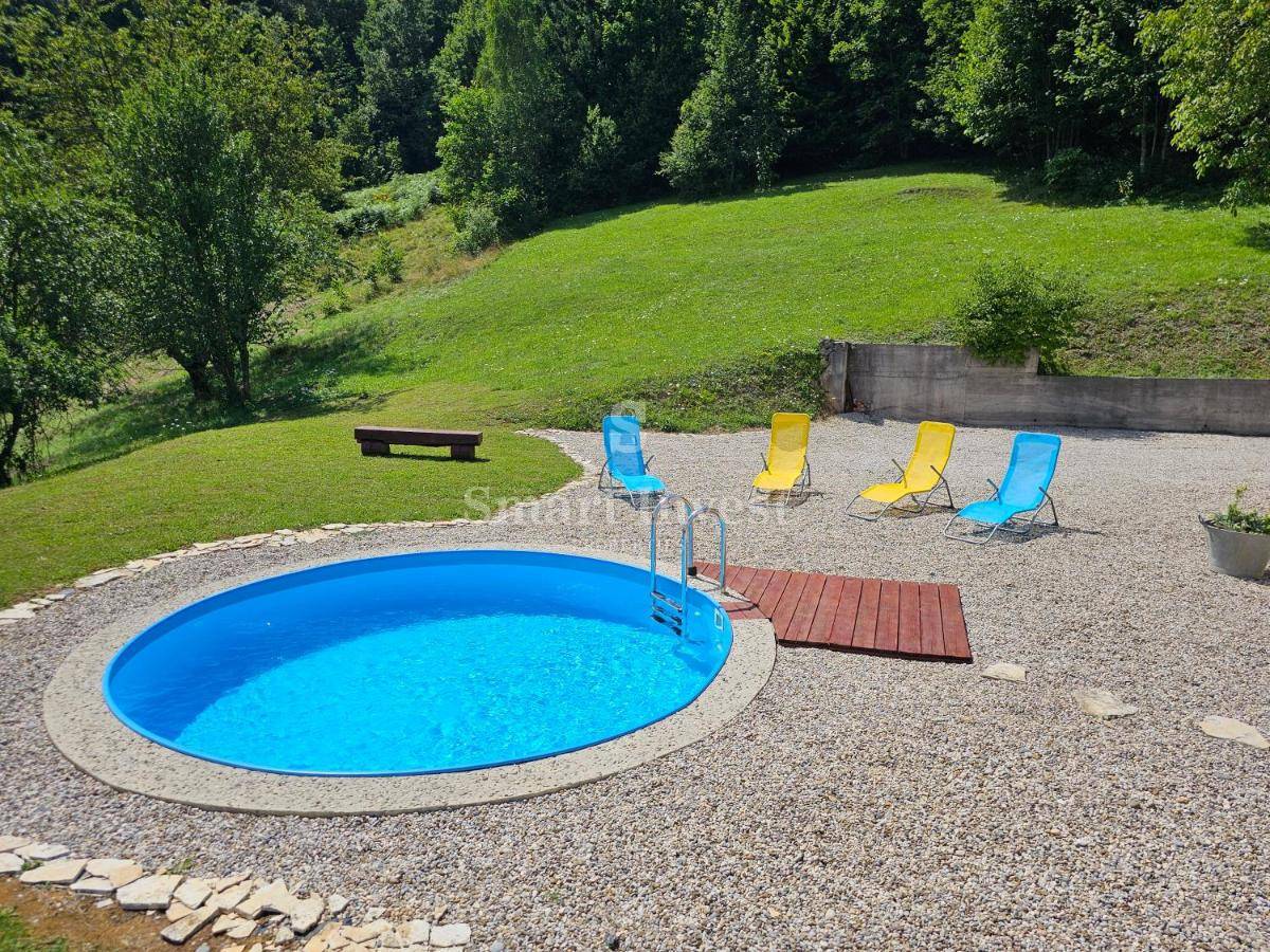 GORSKI KOTAR - VRBOVSKO, hiša z bazenom in zemljiščem 6200 m2