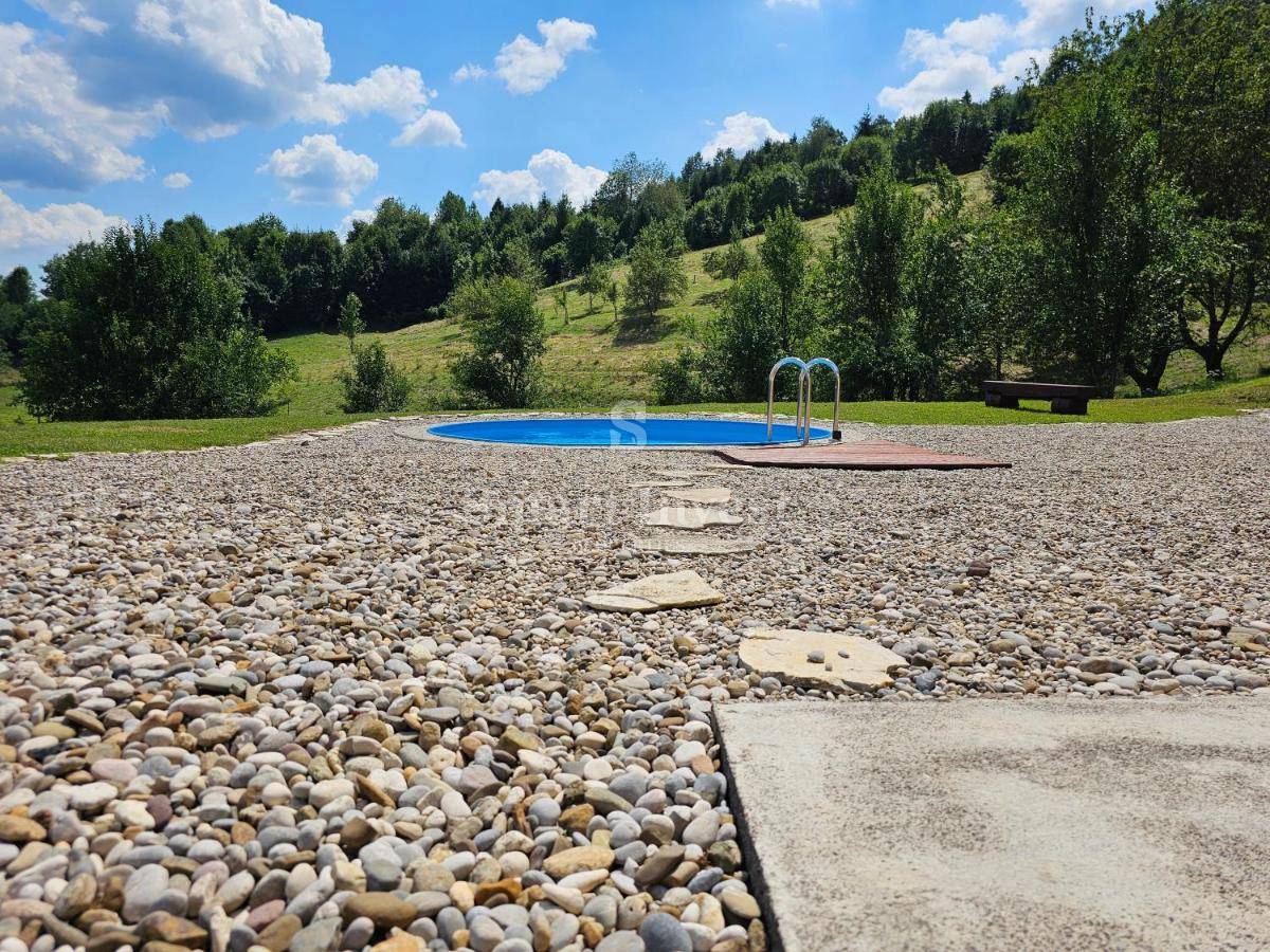GORSKI KOTAR - VRBOVSKO, hiša z bazenom in zemljiščem 6200 m2