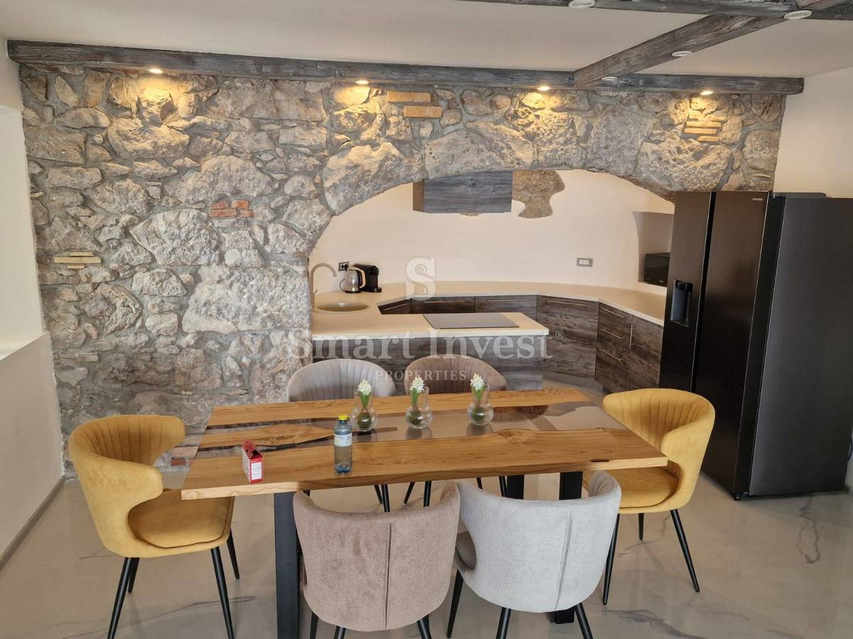 OPATIJA - BREGI, stanovanje s teraso, pogledom na morje, bazenom in parkiriščem