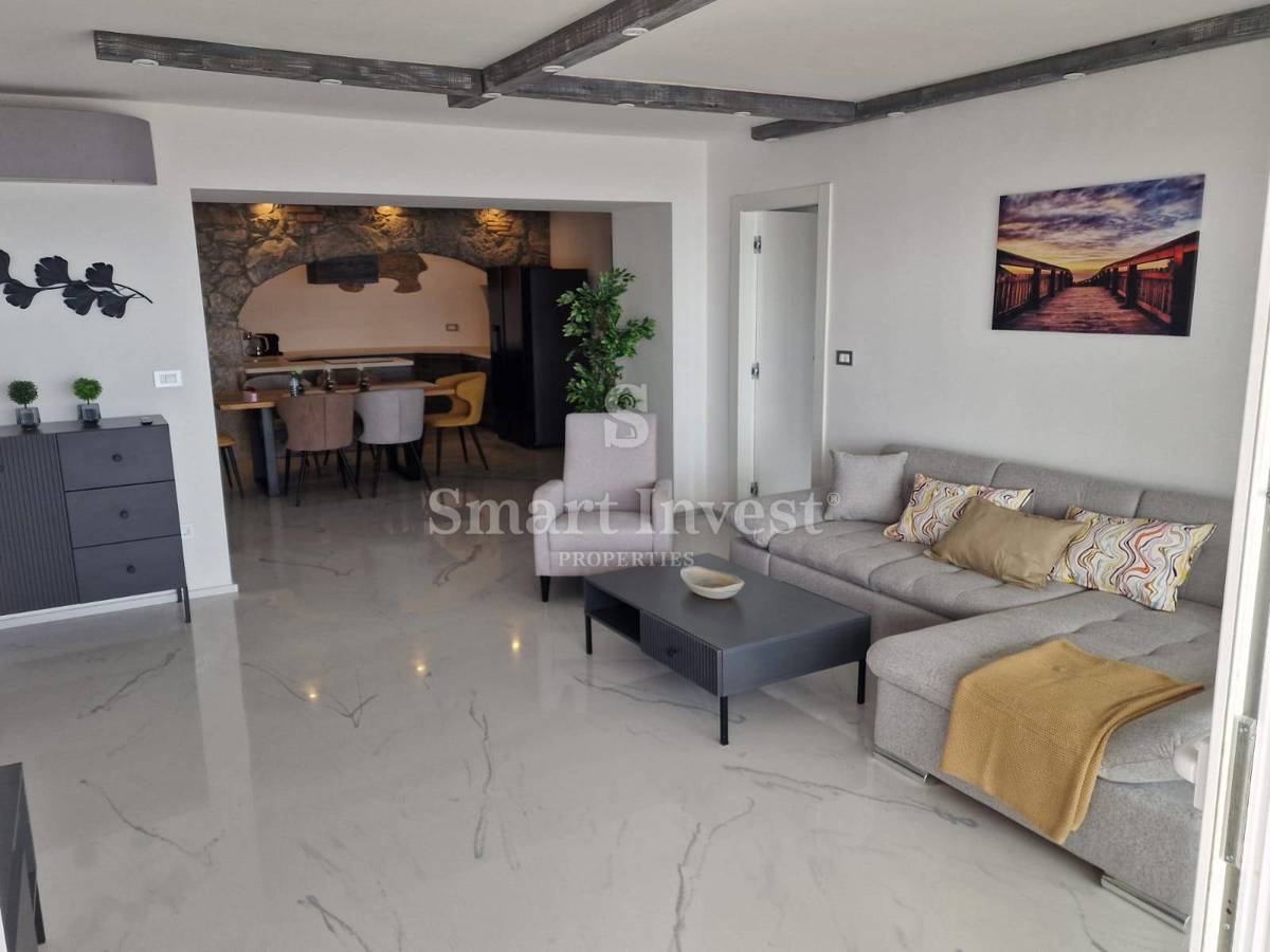 OPATIJA - BREGI, stanovanje s teraso, pogledom na morje, bazenom in parkiriščem