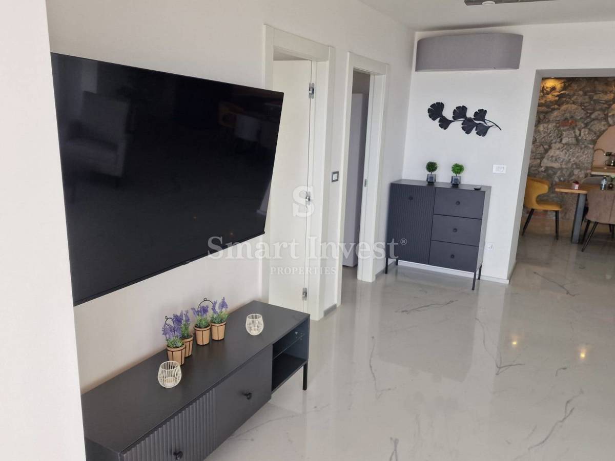 OPATIJA - BREGI, stanovanje s teraso, pogledom na morje, bazenom in parkiriščem