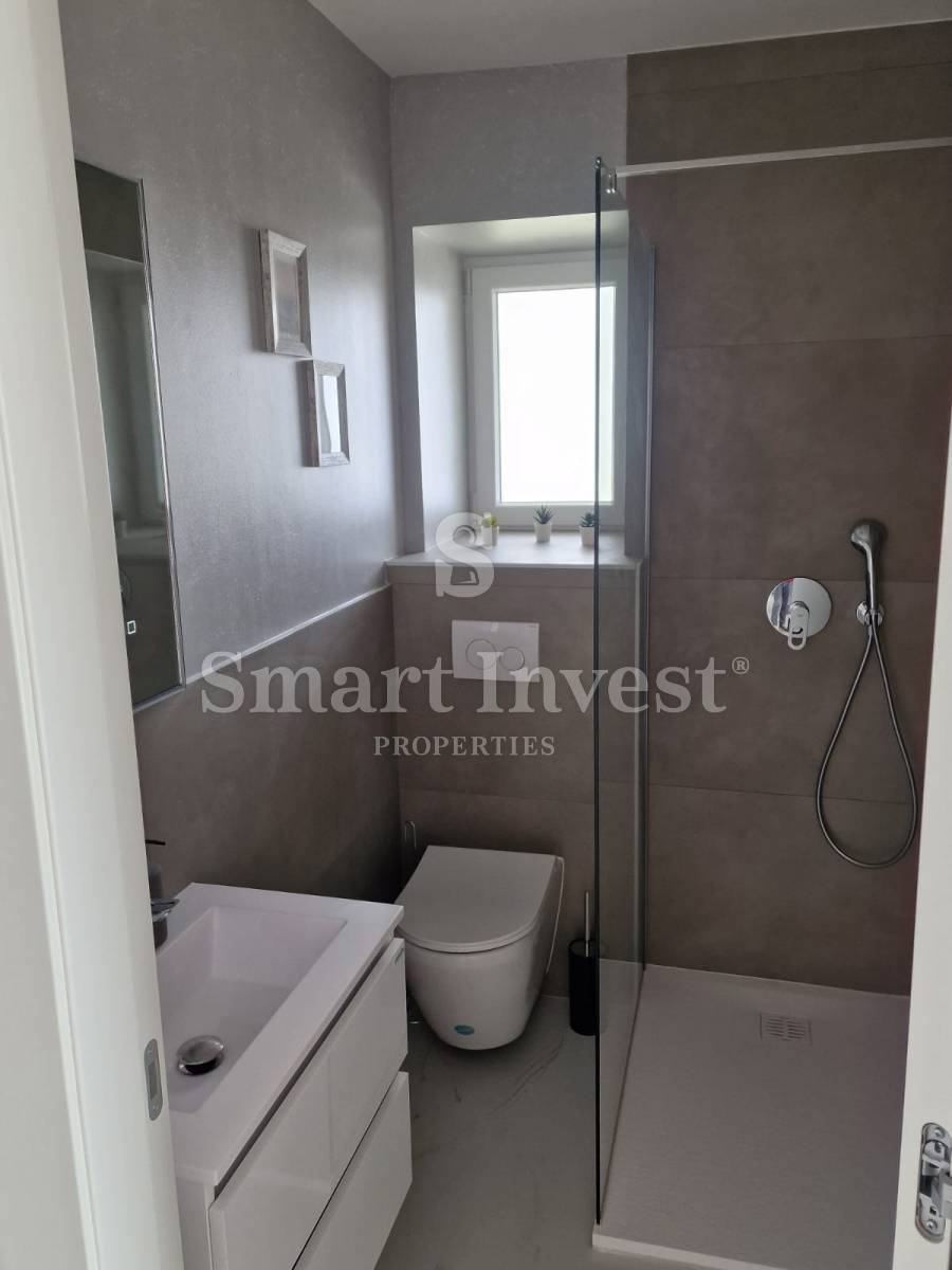 OPATIJA - BREGI, stanovanje s teraso, pogledom na morje, bazenom in parkiriščem