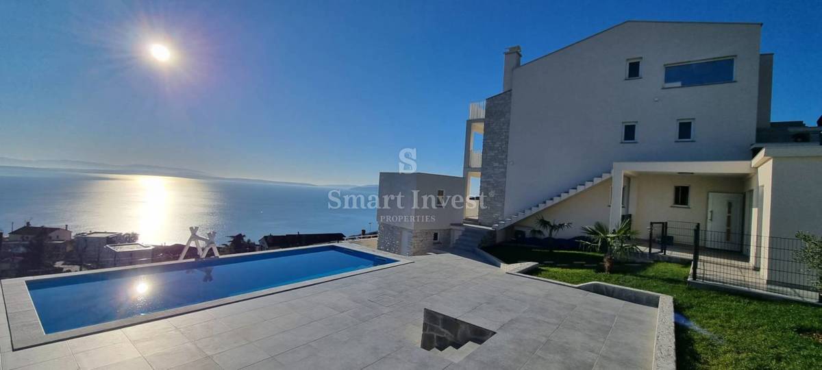 OPATIJA - BREGI, stanovanje s teraso, pogledom na morje, bazenom in parkiriščem