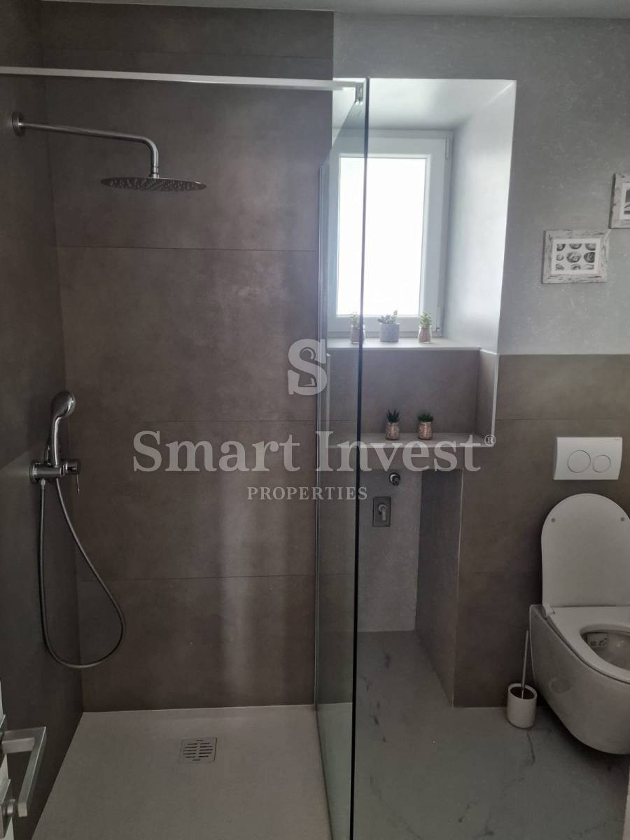 OPATIJA - BREGI, stanovanje s teraso, pogledom na morje, bazenom in parkiriščem