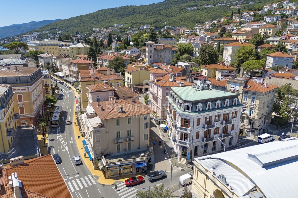 OPATIJA, luksuzno stanovanje z balkonom v stari vili blizu morja