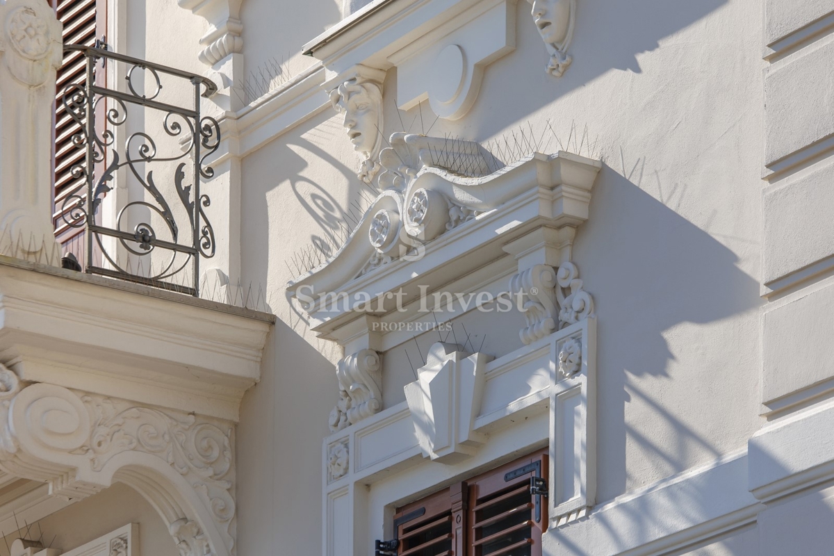 OPATIJA, luksuzno stanovanje z balkonom v stari vili blizu morja