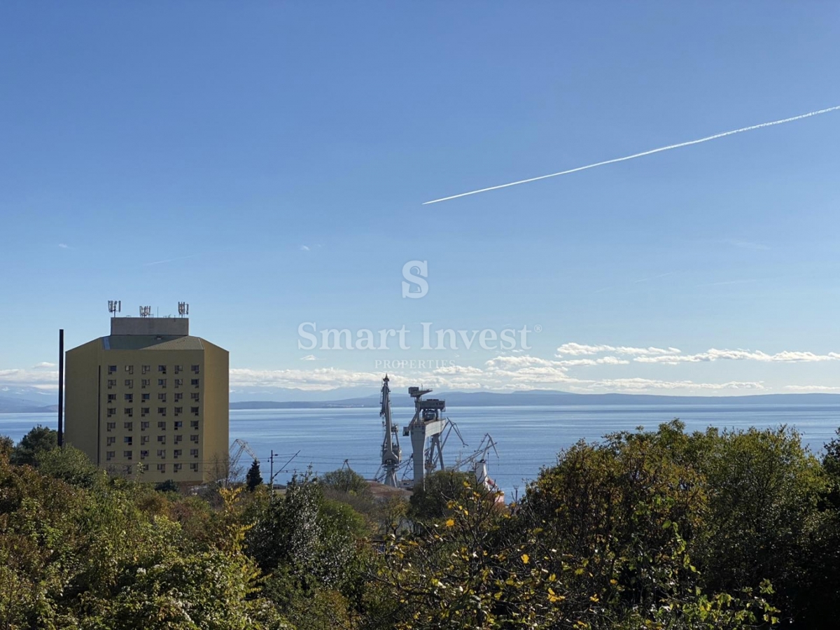 RIJEKA - DONJI ZAMET, stanovanje z balkonom in garažo