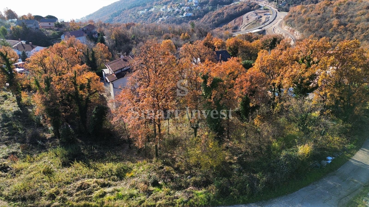 OPATIJA - BREGI, zemljišče s pogledom na morje za gradnjo dveh vil