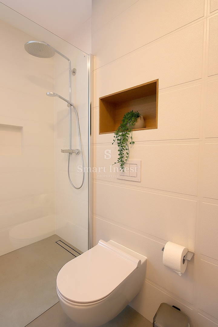 IČIĆI, luksuzno stanovanje v novogradnji z bazenom, 100 m od morja