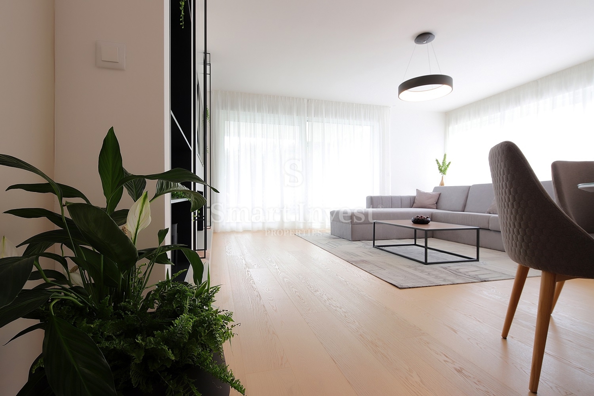 IČIĆI, luksuzno stanovanje v novogradnji z bazenom, 100 m od morja