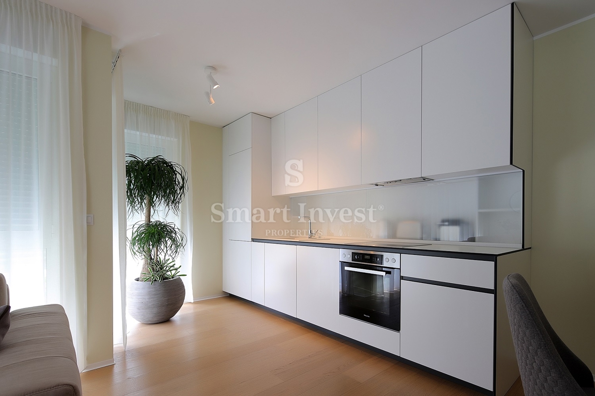 IČIĆI, luksuzno stanovanje v novogradnji z bazenom, 100 m od morja