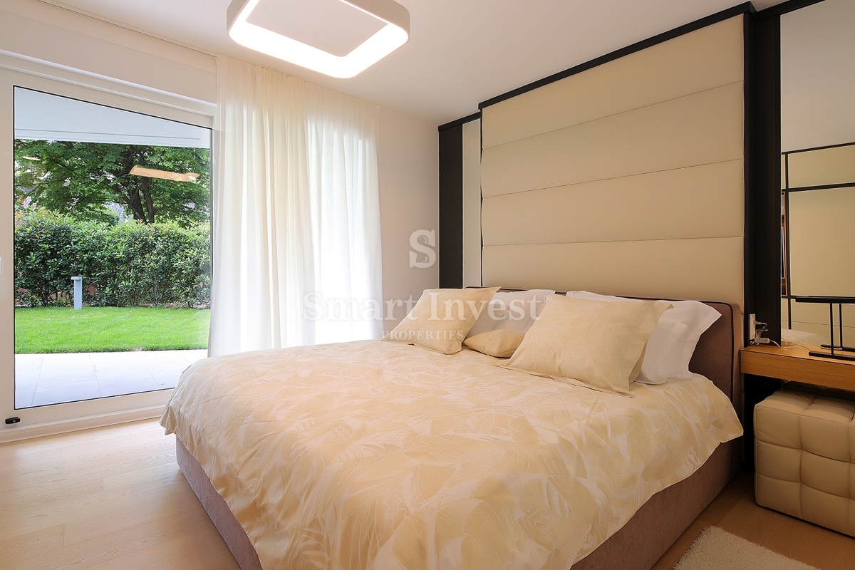 IČIĆI, luksuzno stanovanje v novogradnji z bazenom, 100 m od morja