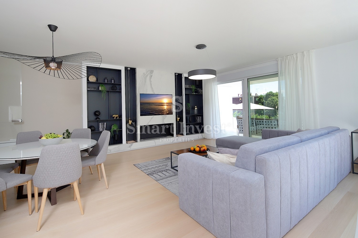 IČIĆI, luksuzno stanovanje v novogradnji z bazenom, 100 m od morja
