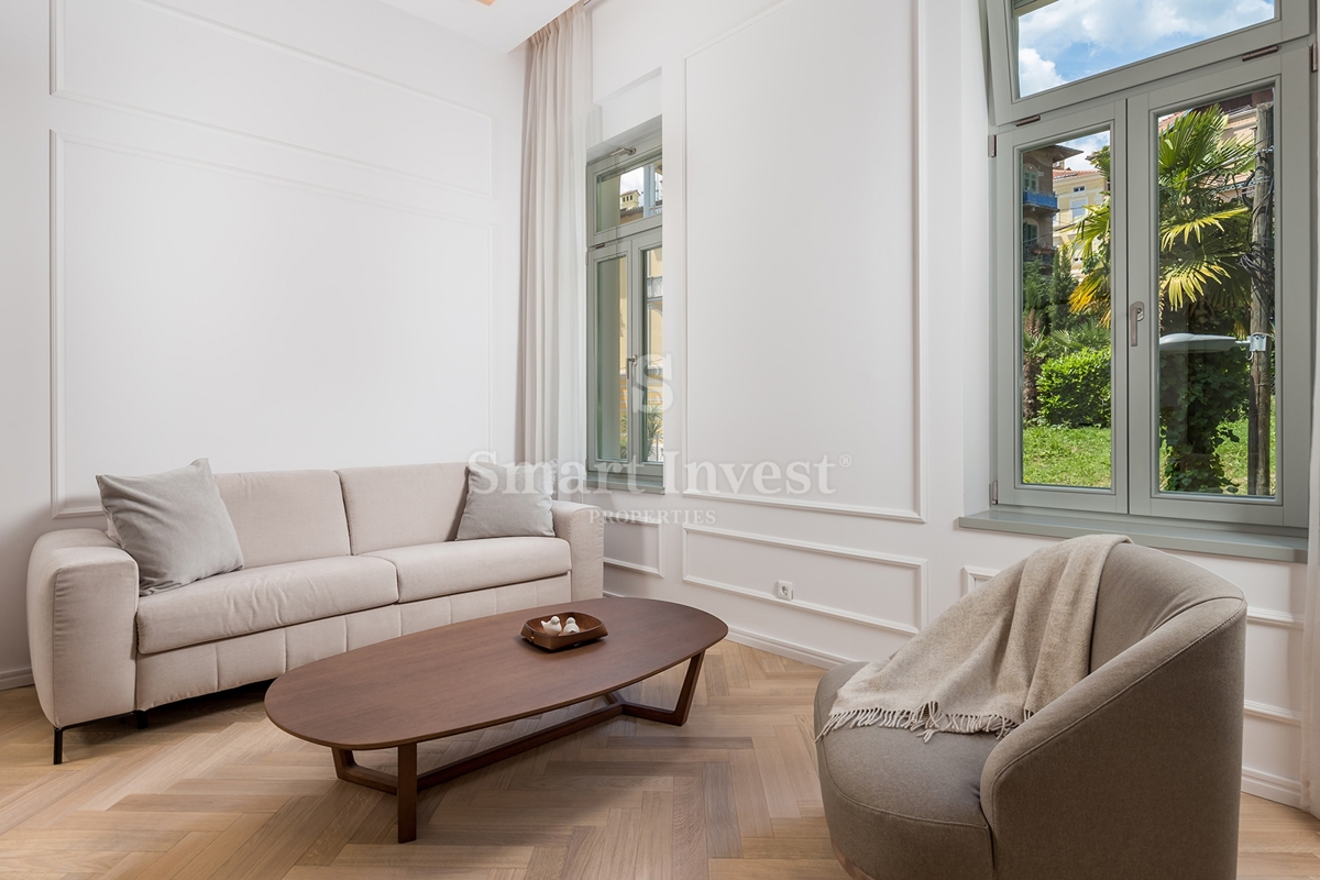 OPATIJA – CENTER, luksuzno stanovanje ob morju s teraso v prenovljeni vili