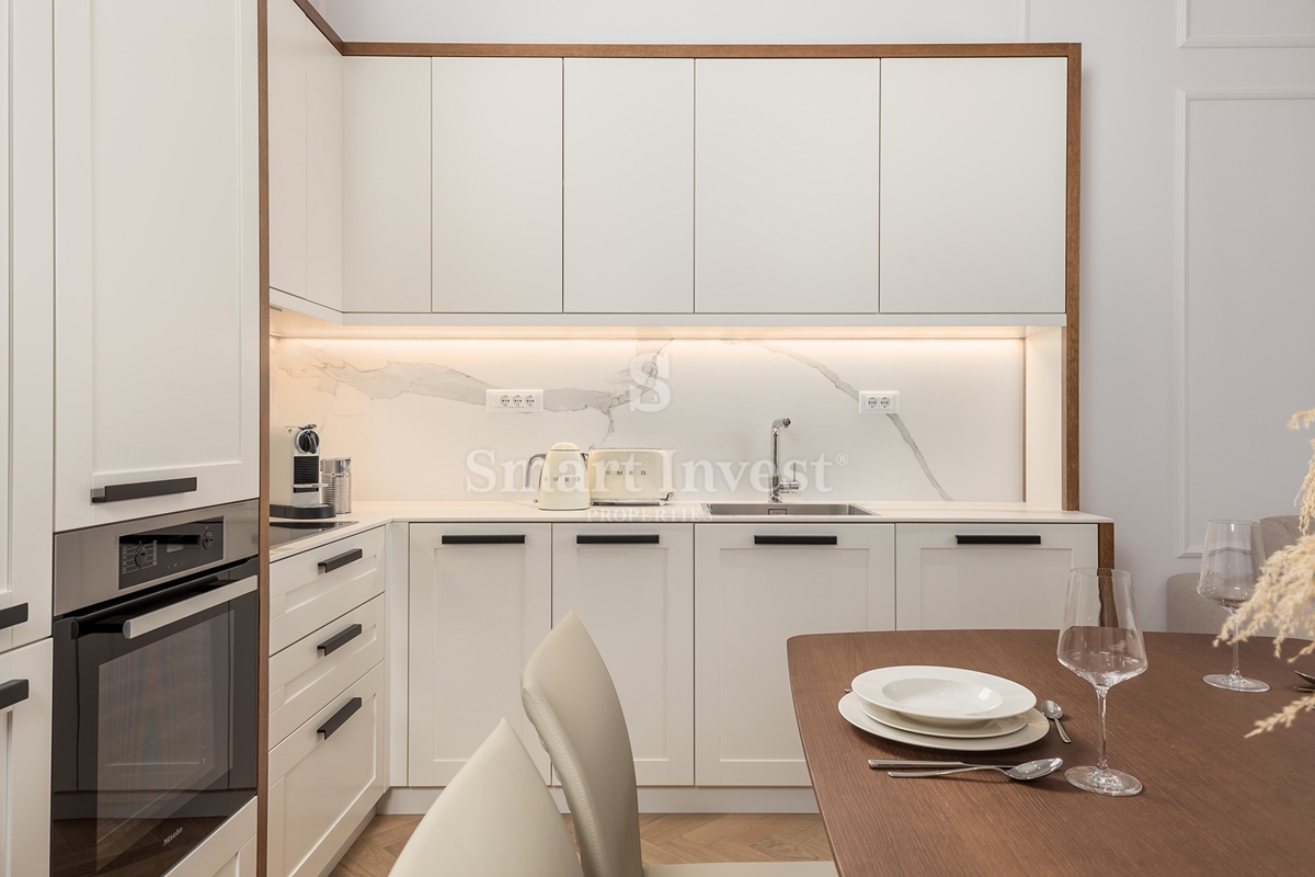 OPATIJA – CENTER, luksuzno stanovanje ob morju s teraso v prenovljeni vili