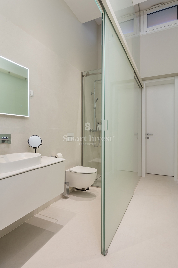 OPATIJA – CENTER, luksuzno stanovanje ob morju s teraso v prenovljeni vili