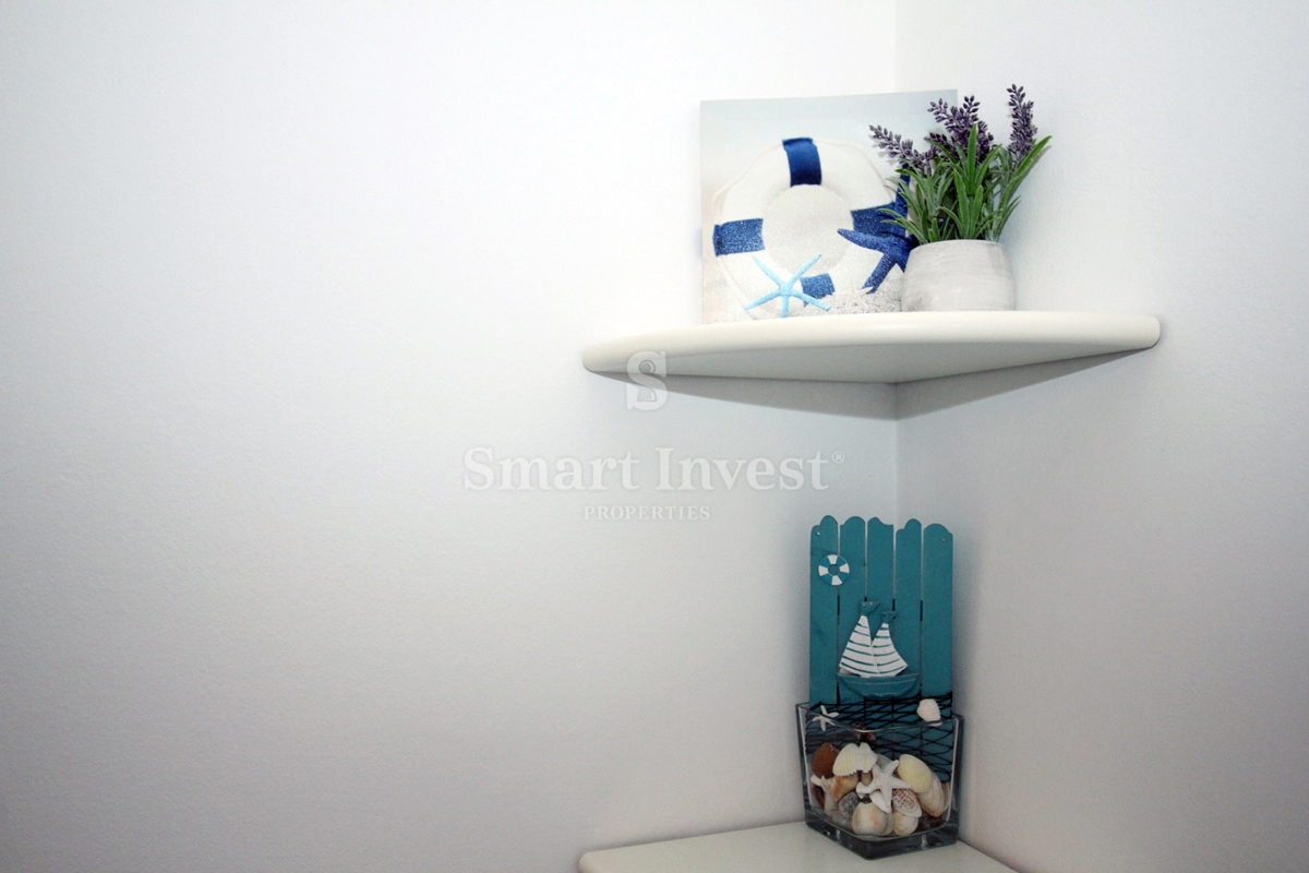 MATULJI - JUŠIĆI, vrstna hiša s 3 stanovanji, konobo in garažo