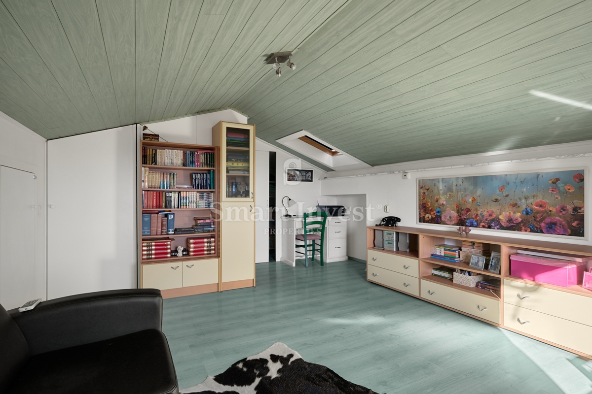 MATULJI - JUŠIĆI, vrstna hiša s 3 stanovanji, konobo in garažo