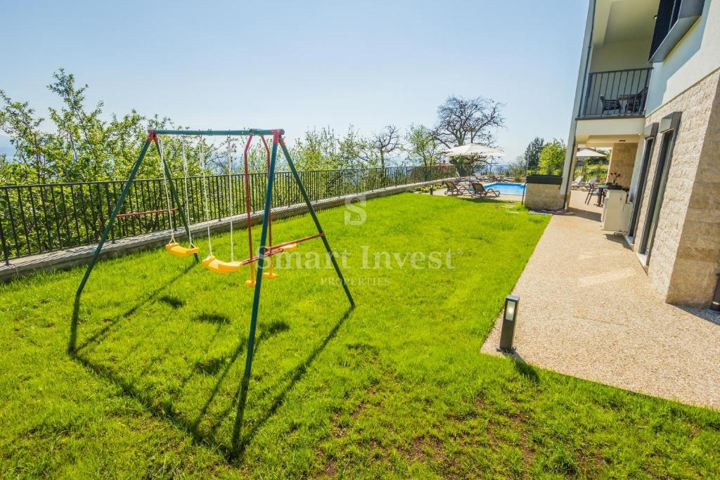 IKA - OPRIĆ, vila s 4 apartmaji in panoramskim pogledom na morje