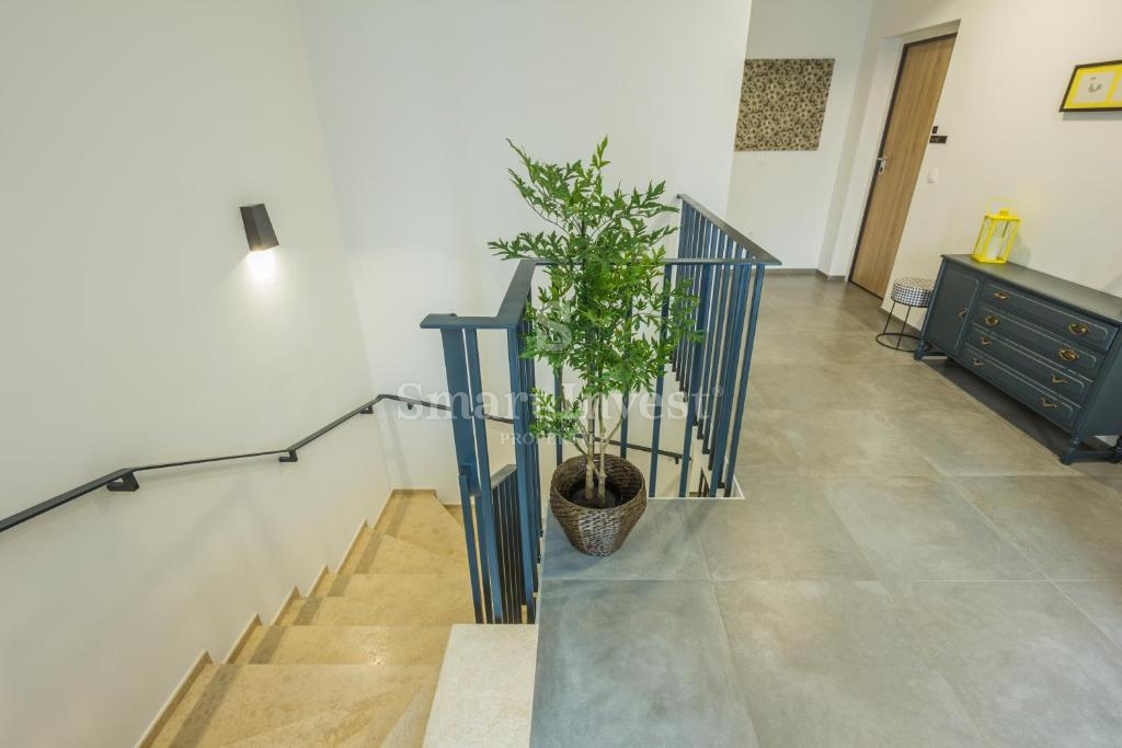 IKA - OPRIĆ, vila s 4 apartmaji in panoramskim pogledom na morje