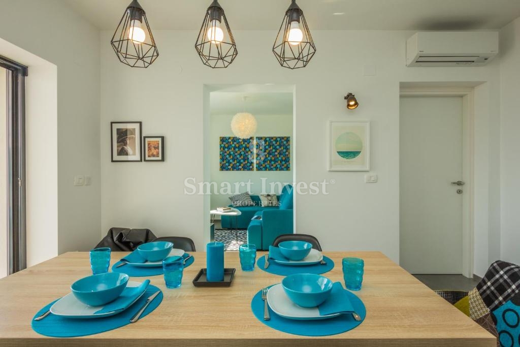 IKA - OPRIĆ, vila s 4 apartmaji in panoramskim pogledom na morje