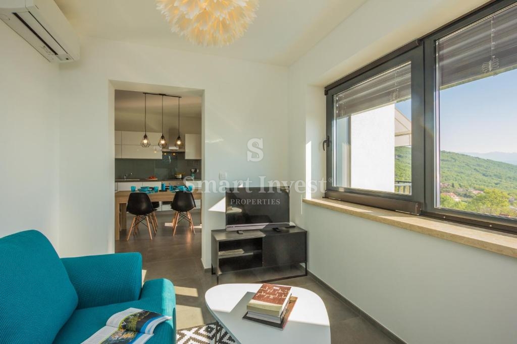 IKA - OPRIĆ, vila s 4 apartmaji in panoramskim pogledom na morje