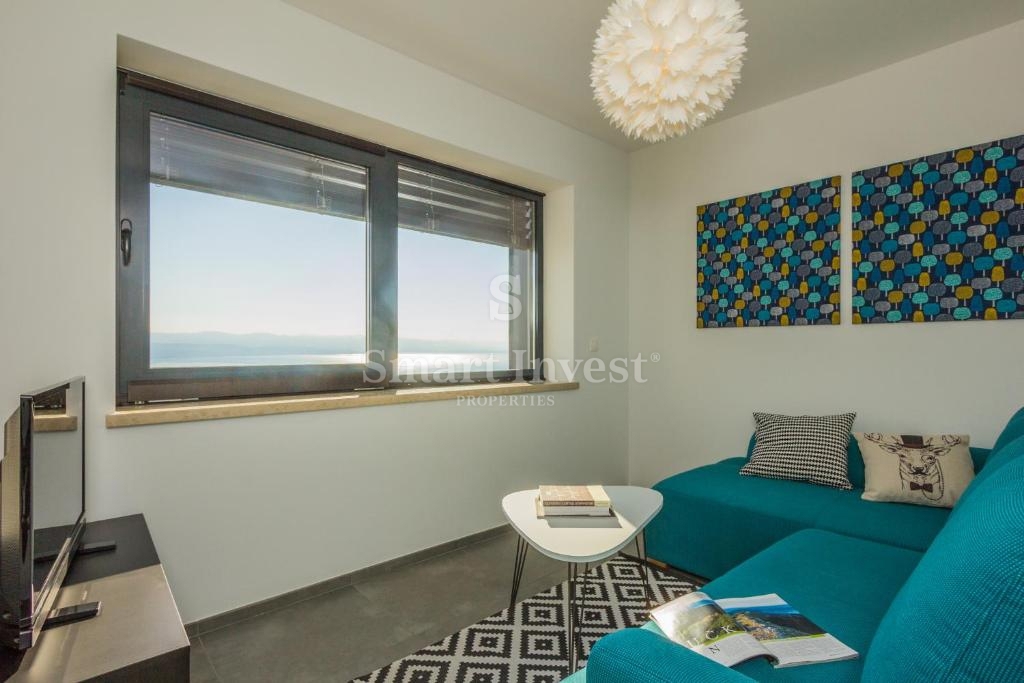 IKA - OPRIĆ, vila s 4 apartmaji in panoramskim pogledom na morje