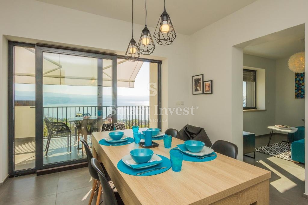 IKA - OPRIĆ, vila s 4 apartmaji in panoramskim pogledom na morje